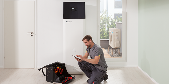 Instalación de la bomba de calor para agua caliente sanitaria Daikin Altherma